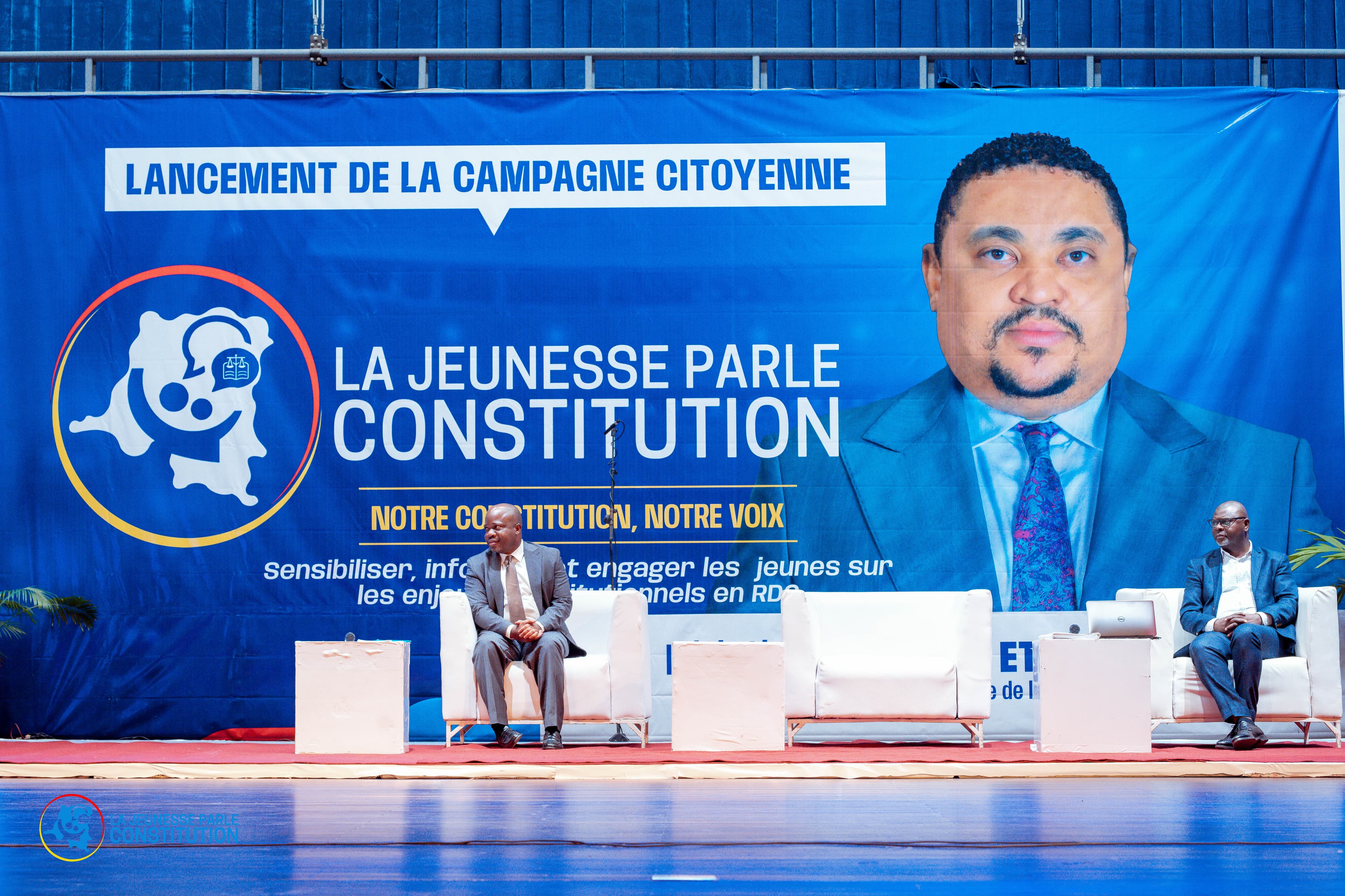 Scène du lancement de La Jeunesse Parle Constitution à Kinshasa